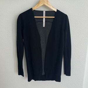 Lululemon cardigan

Slight damage - shown in picture